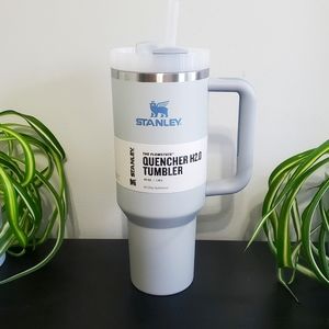 Stanley 40oz Flowstate Quencher H2.0 Tumbler - Color Fog